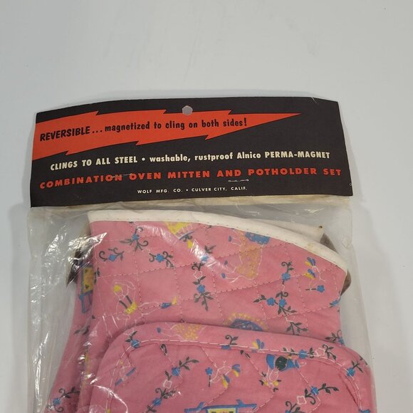Vintage Magnetic Oven Mitts & Potholders Set Wolf Manufacturing 1950s Pink - Picture 4 of 8